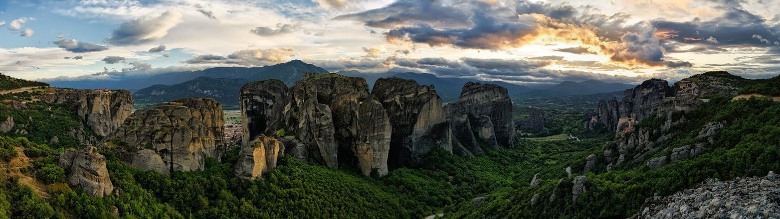 Wonders of Mainland Greece: Delphi & Meteora Tour gallery image 1